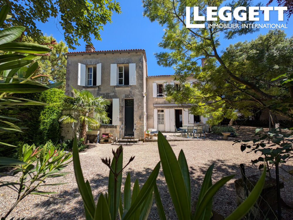 Maison 11 pièces 404 m² · à Barbezieux-Saint-Hilaire · 404 m² · 349 800 €
