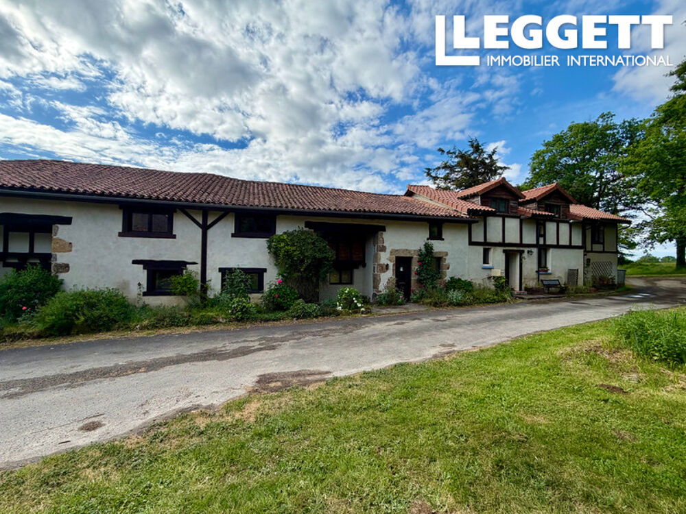 Vente Maison Maison de campagne indépendante : maison, 4 gîtes, piscine et un terrain de plus de 2.9 hectares Pressignac