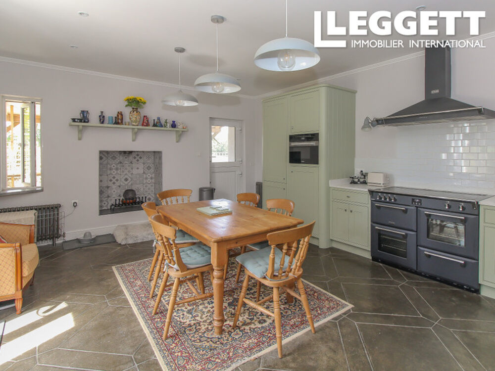 Vente Maison Belle maison de caractère, magnifiquement présentée, implantée sur un terrain d'environ 4 000 m² avec piscine La ferriÈre-en-parthenay