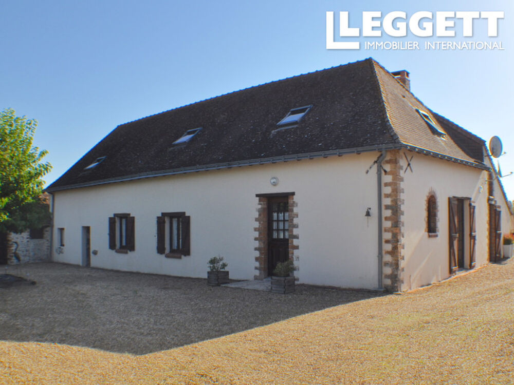 Belle et grande propriété de 3 chambres dans un bel emplacement à 5 minutes de Noyant.