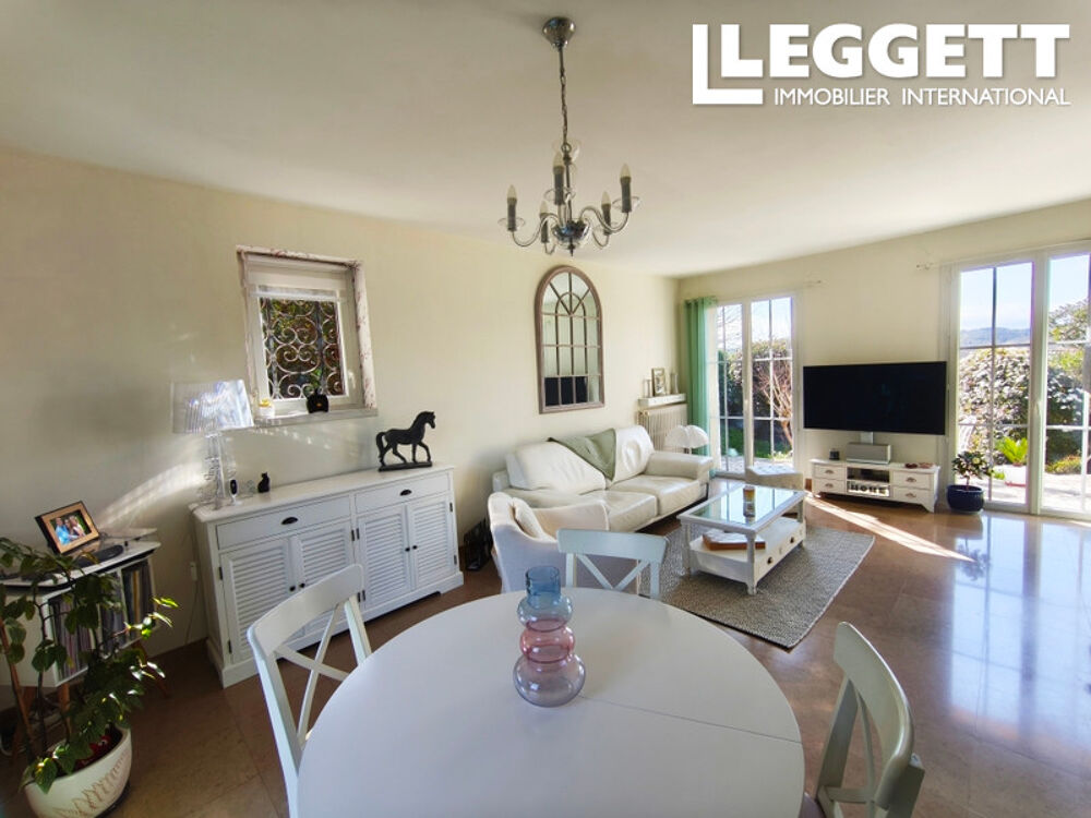 Vente Maison Maison d'habitation avec sous sol de 6 pièces dont 5 chambres , séjour , cuisine et salles de bain .<br />Piscine . Mussidan
