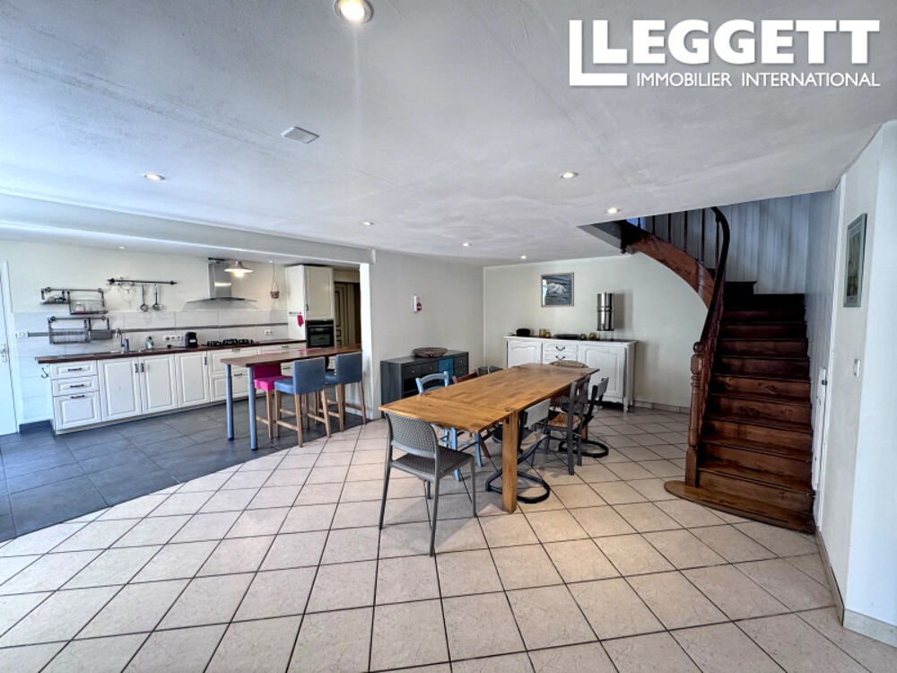 Vente Maison Deux maisons ? 14 chambres ? Piscine ? Dépendances ? Gîte et opportunité de vie multigénérationnel! Saint-simon-de-bordes