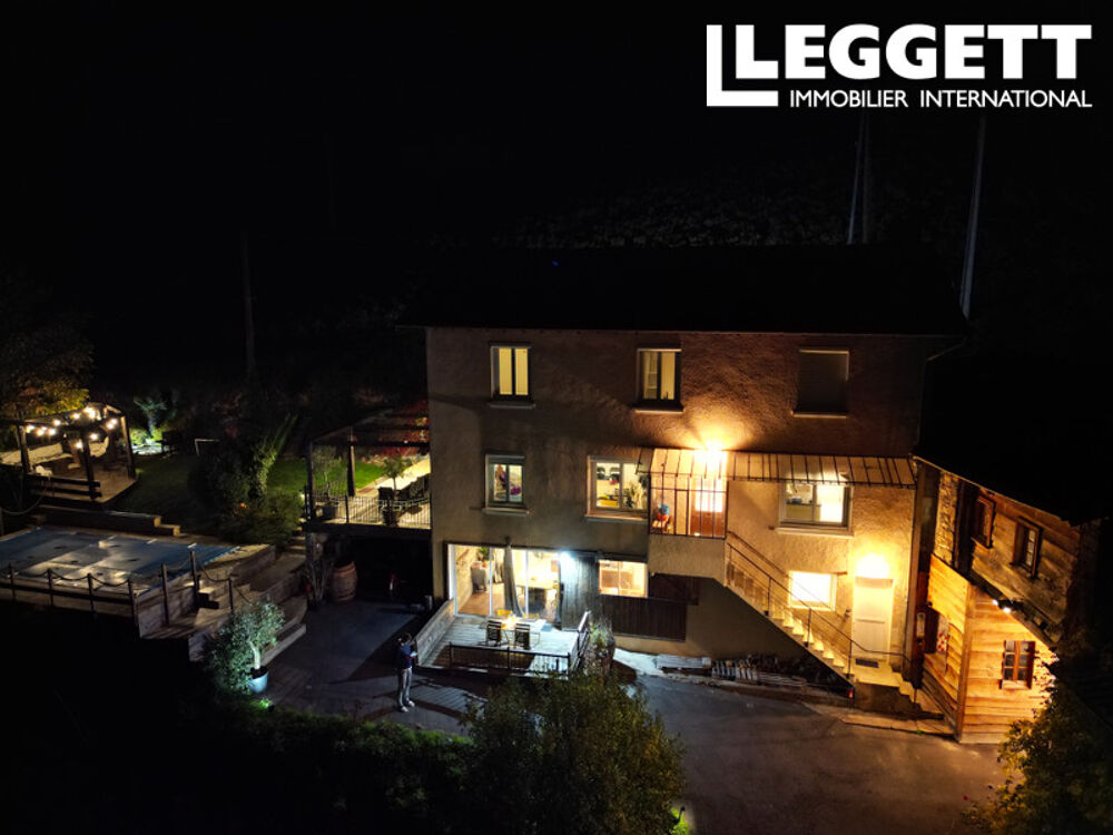 Vente Maison Propriété de campagne rénovée, un grand potentiel d'affaires, 2 maisons, 2 studios. Saint-didier-sur-beaujeu