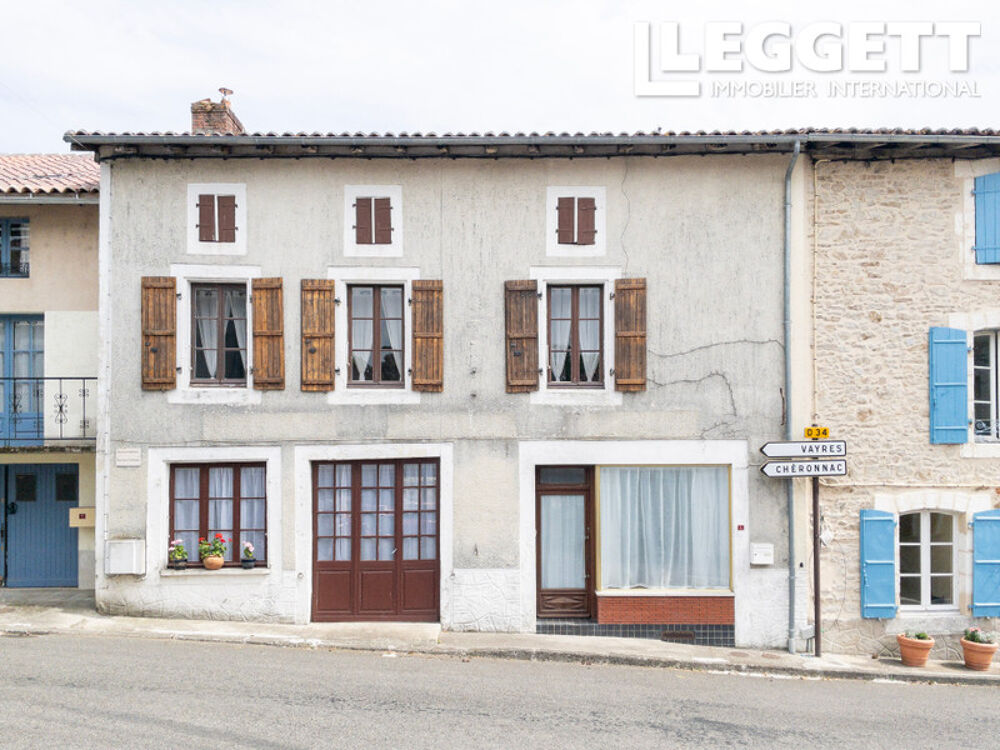 Vente Maison Maison de village avec 5 chambres et joli jardin, grande salle de réception, cave et grenier. Les salles-lavauguyon