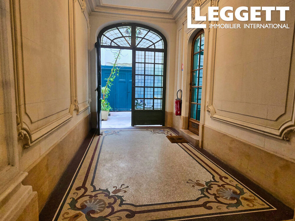 Vente Appartement Appartement d'une pièce dans un immeuble  haussmannien, dans Paris 16ème, au 6ème étage 2 accès dont ascenseur Paris 16