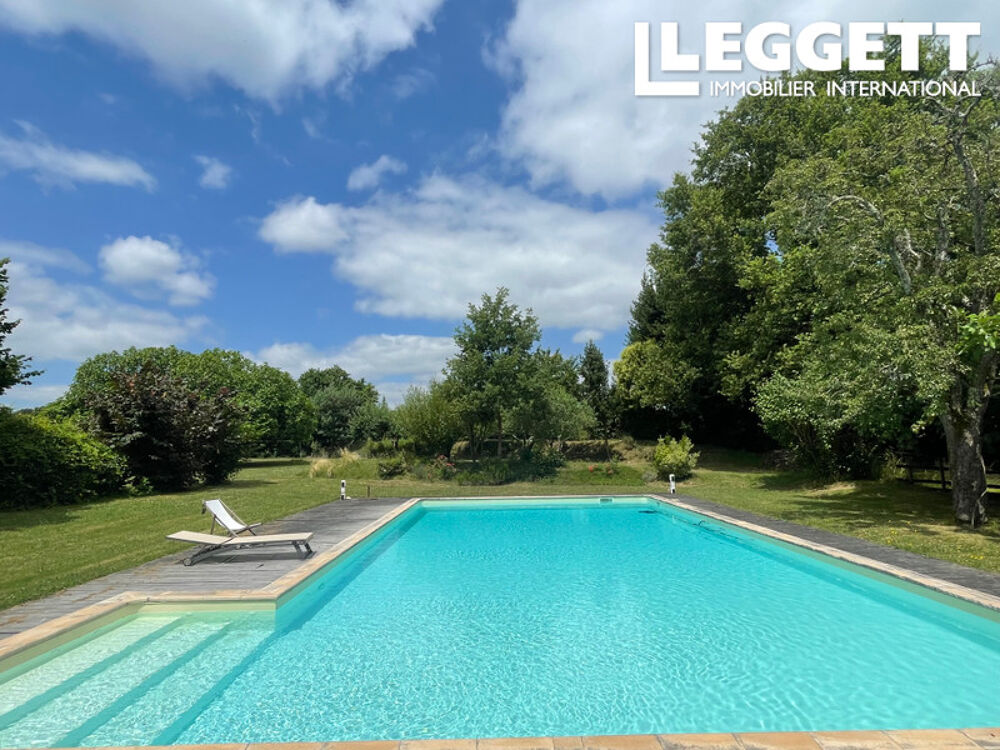 Vente Maison UN HAVRE DE PAIX, proche de SAINT-EMILION ! Bel ensemble de 3 maisons avec piscine et beau terrain clôturé ! Saint-Émilion