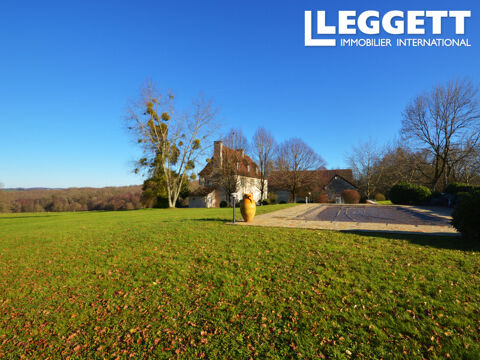   Manoir du XVIe sicle magnifiquement rnov et situ dans une position dominante sur ses 15 hectares avec vue Maison - 6 pice(s) - 325 m