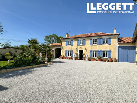   Maison individuelle de 4 chambres & 2 salles de bains. Espaces exterieur couvert, jardin et dependances . Maison - 6 pi�ce(s) - 165 m�