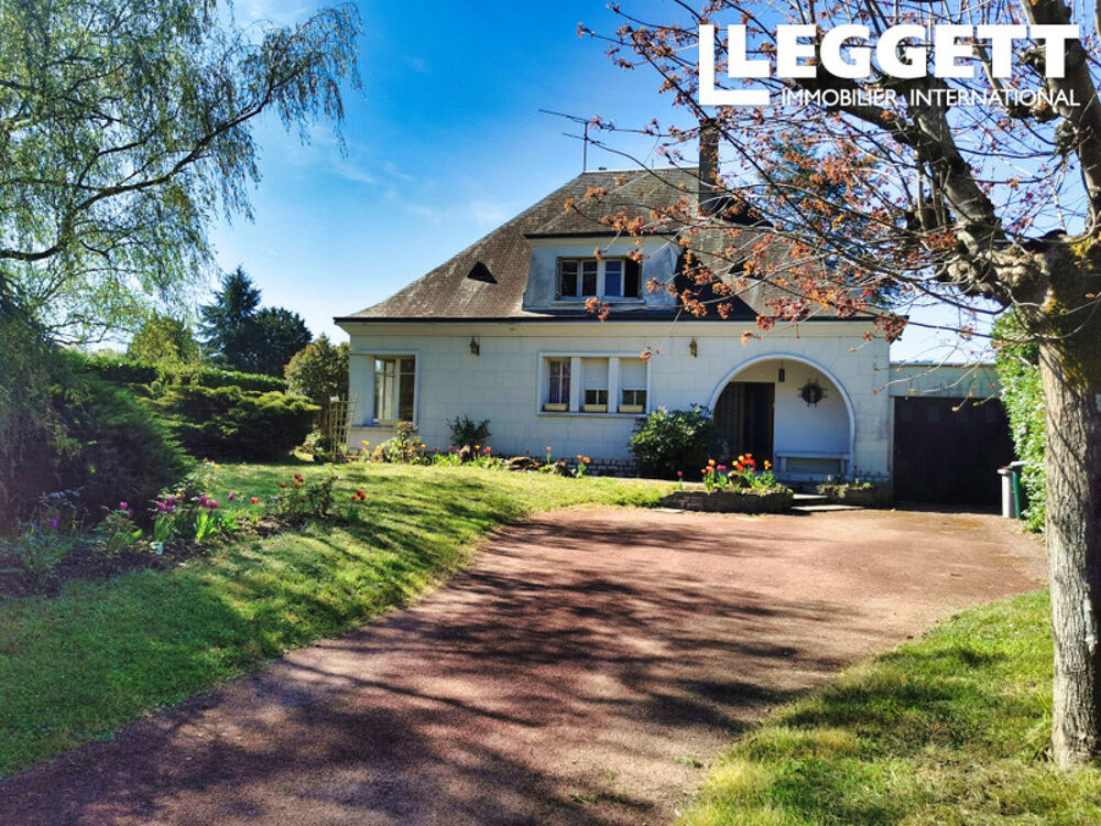 Maison de caractère avec 3 chambres, jardin, garage et beau potentiel, proche Saint-Aignan-sur-Cher et Beauval
