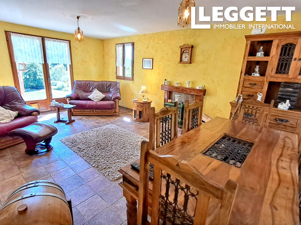 Vente Maison Spacieuse propriété de village de 4 chambres avec garage indépendant et grand étang de pêche ! Champniers-et-reilhac