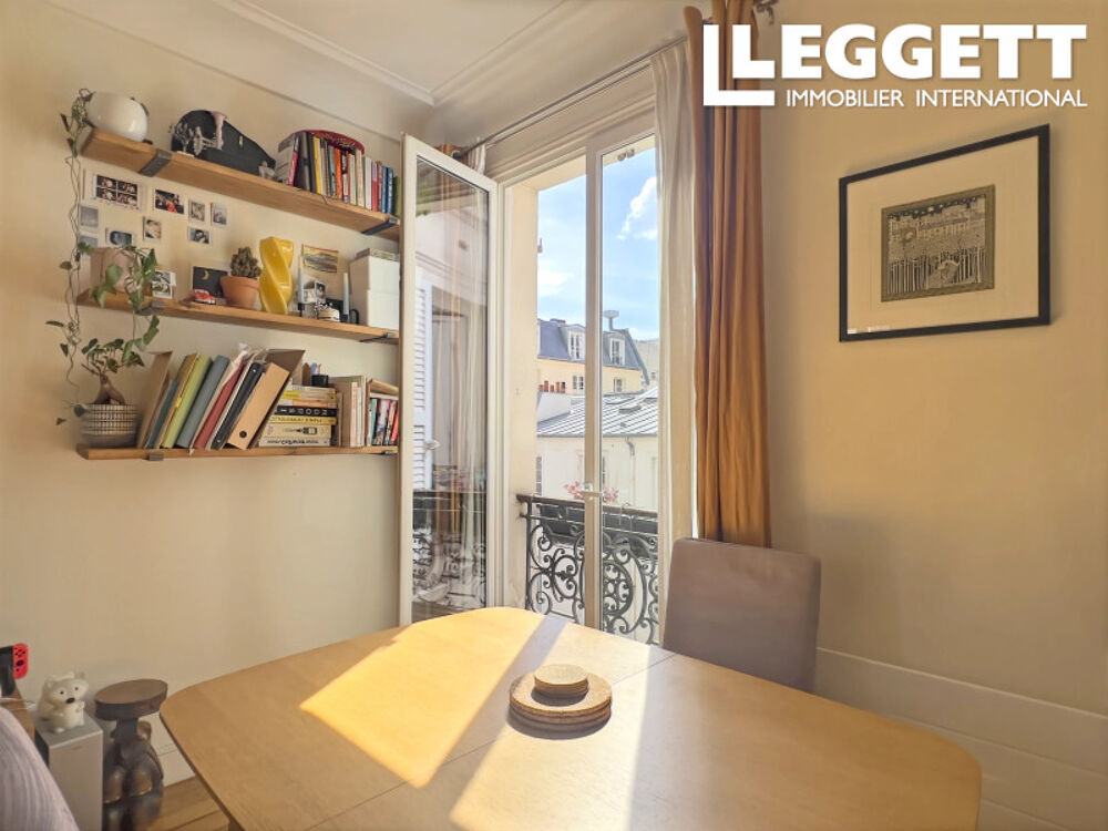 Vente Appartement PARIS 10e Rue Martel,  appart lumineux, 2P (T2) + cuisine, 34,35 M2, jolie cour pavée, 3e étage, immeuble 1880 Paris 10