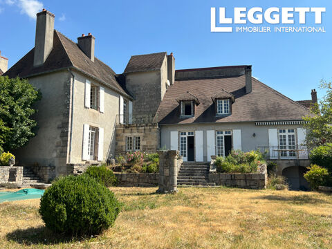   Authentique propriété en pierre, dont certaines parties datent probablement du Moyen Âge. 8 chambres, située d Maison - 13 pièce(s) - 310 m²