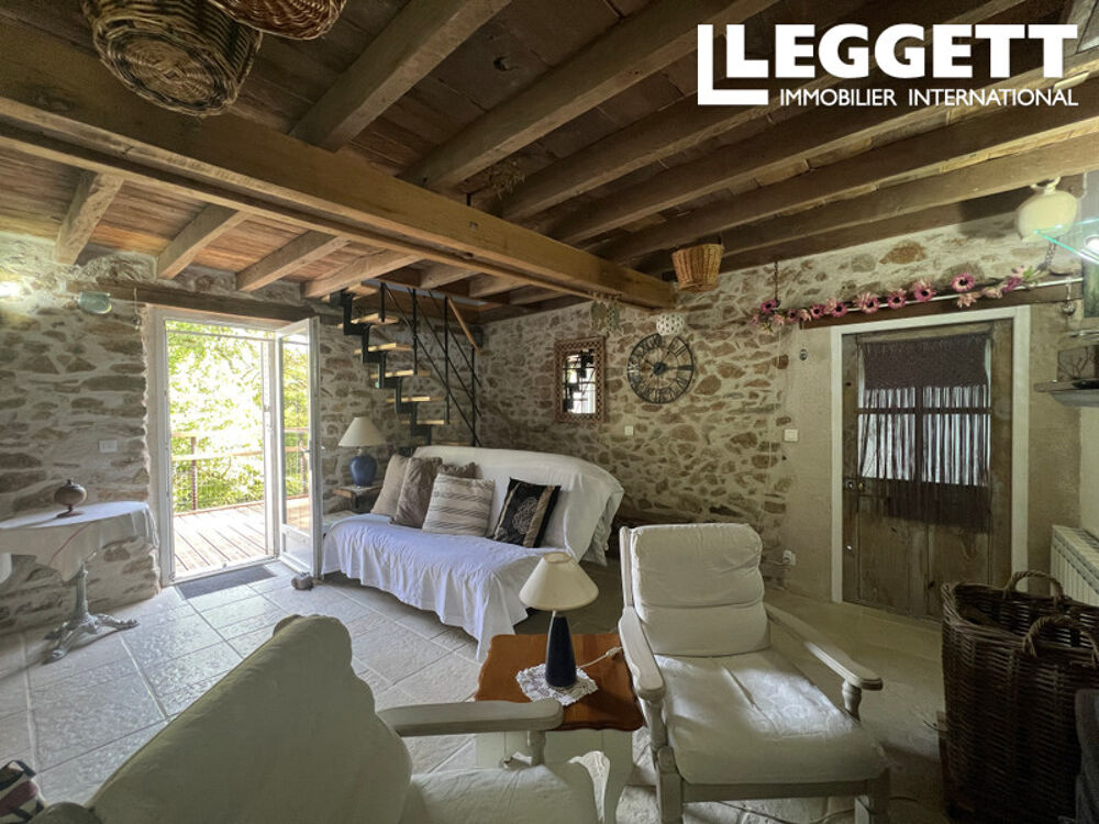 Charmante maisonnette d'une chambre idéalement présentée, située en forêt au bord de la rivière, sans voisins,