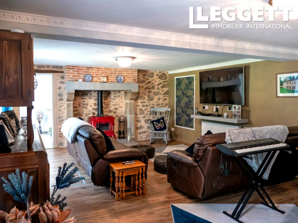 Vente Maison Deux maisons de campagne indépendantes sur 2,3 hectares de terrain<br /><br /><br /><br /><br /><br /><br /><br /> Marval