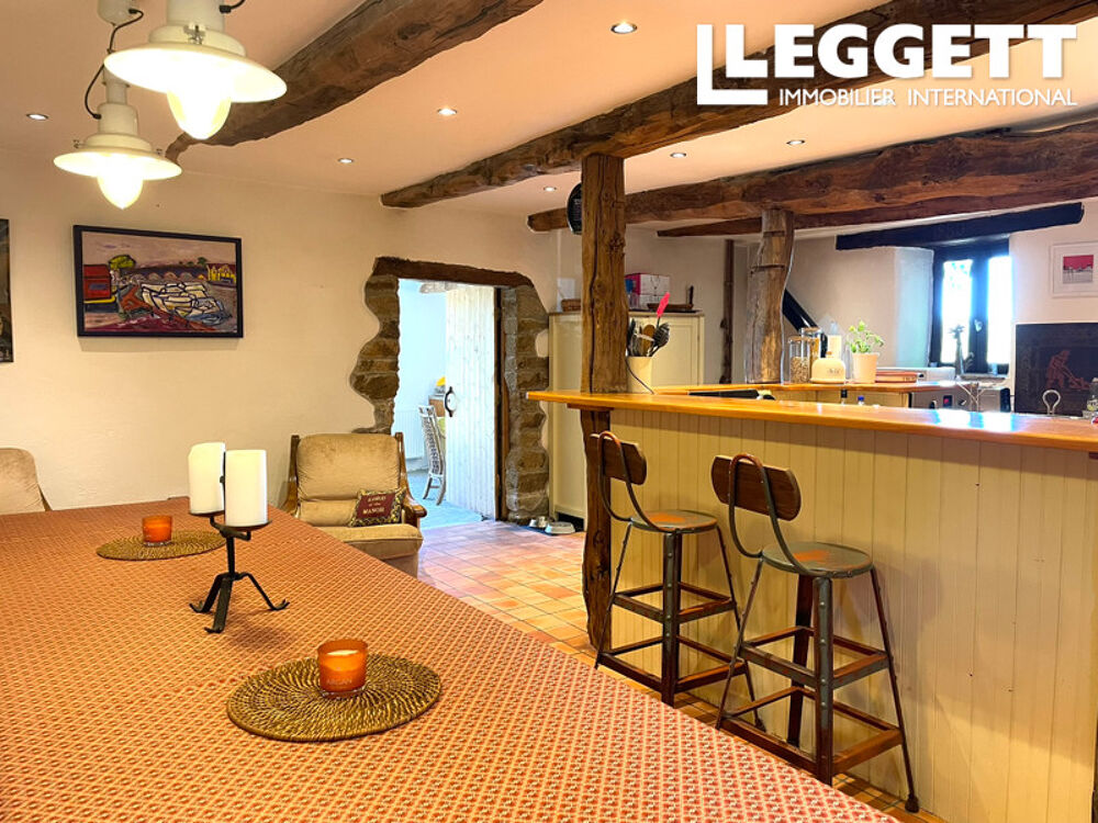 Vente Maison Superbe propriété indépendante en pierre avec piscine.  Une demeure pleine de caractère située en Bretagne Plouguenast-langast