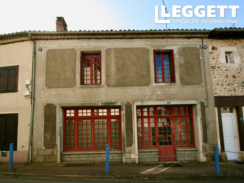 Vente Maison Jolie maison de 3 chambres avec cour; proche des commerces; garage séparé avec potentiel de rénovation. Massignac