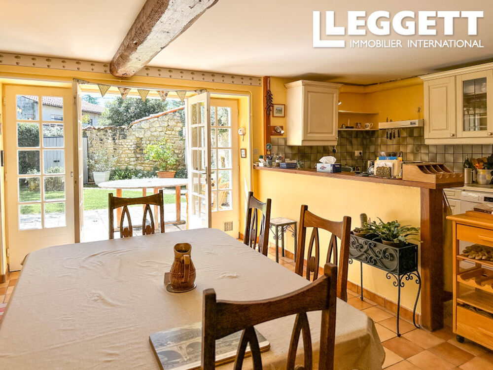 Charmante Maison en pierre + Studio - Secteur Rives gauche . Cour , jardin , garage et parking couvert .