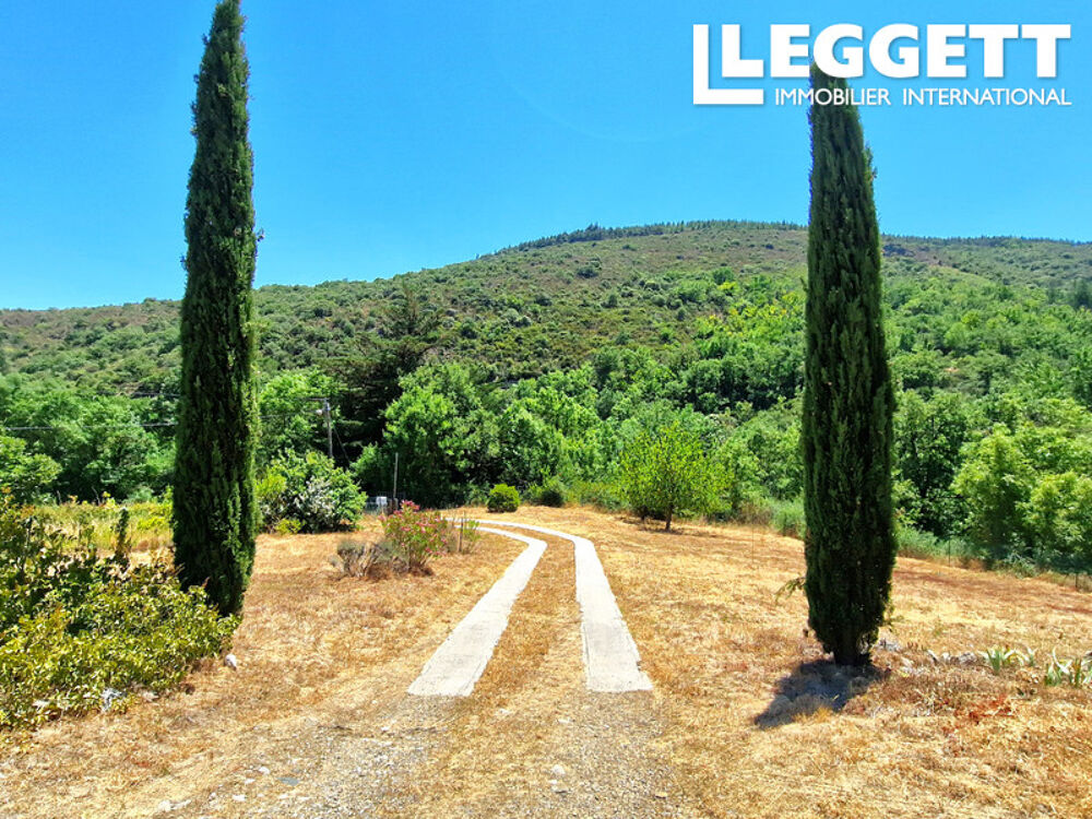 Emplacement exceptionnel dans les collines du Minervois, près de La Livinère : villa avec terrain .