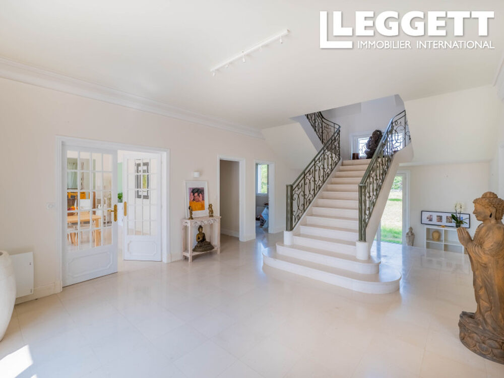 Vente Maison Domaine en Val de Loire comprenant deux maisons entièrement rénovées, piscine, tennis et 109 hectares Azay-le-rideau