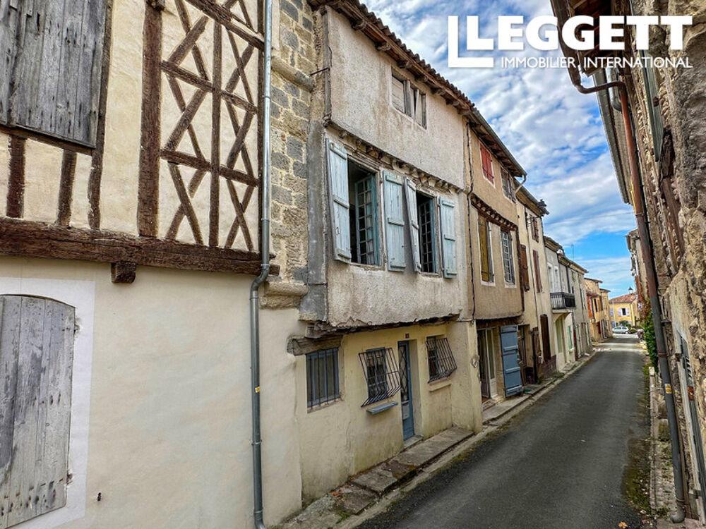 Maison de village de caractère avec colombages et cour privée dans le centre historique de Sos