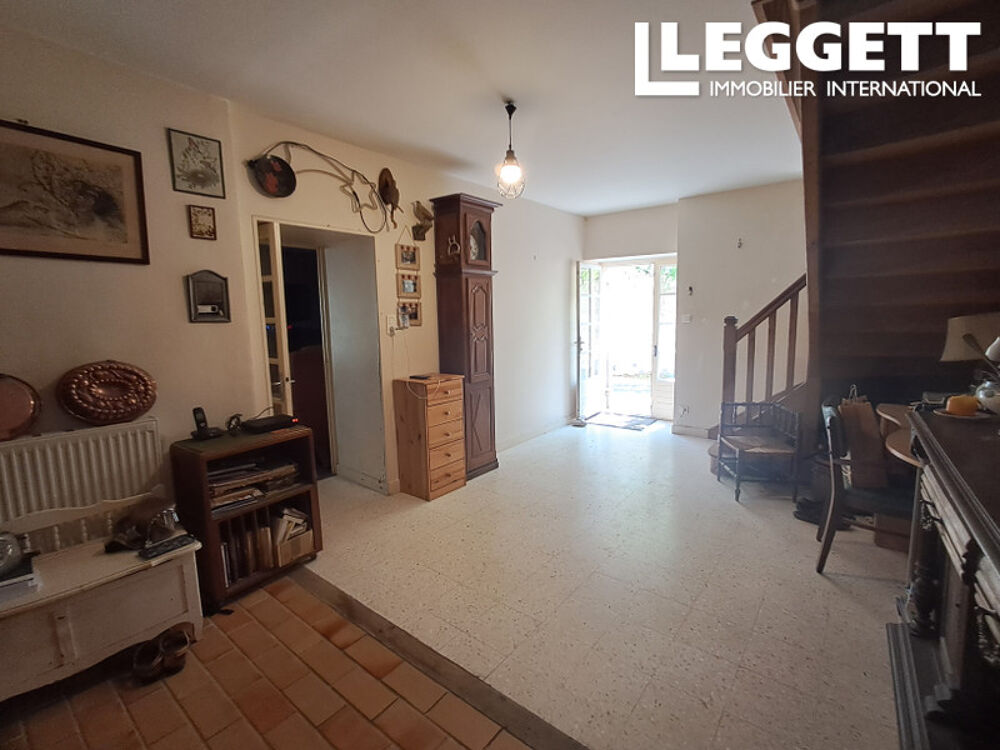 Maison de caractère au c?ur du village avec jardin fleuri et dépendances