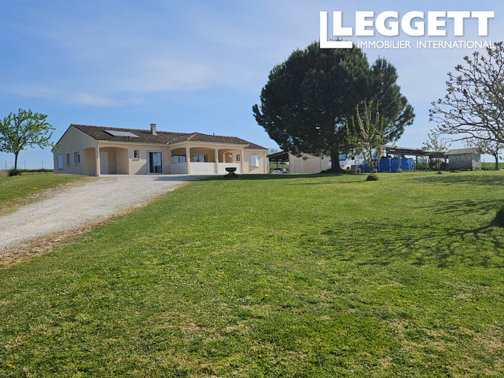 Vente Maison Belle villa en plain pied divisable en deux logements séparés, dépendances et jardin de 2968m² Saint-quentin-de-chalais