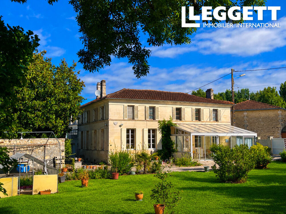 Vente Maison Anciennes Dépendances de Château Pleines de Charme ? 6 Chambres, Magnifiques Jardins et Fort Potentiel Mirambeau