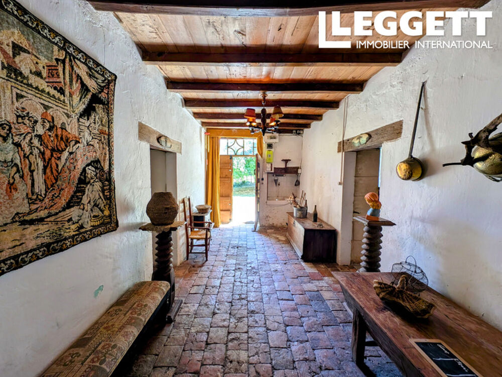 Vente Maison Maison de caractère avec ses dépendances dans un hameau paisible à 10mn de Jonzac. Saint-germain-de-vibrac