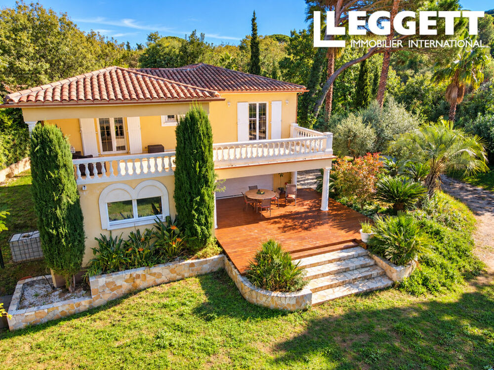 Splendide villa familiale de 4 chambres à Fréjus, Côte d?Azur ? Très ensoleillée, soignée et au calme.