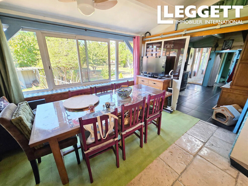 Vente Maison Maison de plain pied avec 3 chambres, joli jardin proche des commodités à pied, située à Dignac. <br /> Dignac
