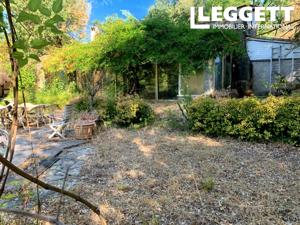 Villa provençale de 132 m2 située sur un terrain paysager de 2740 m2