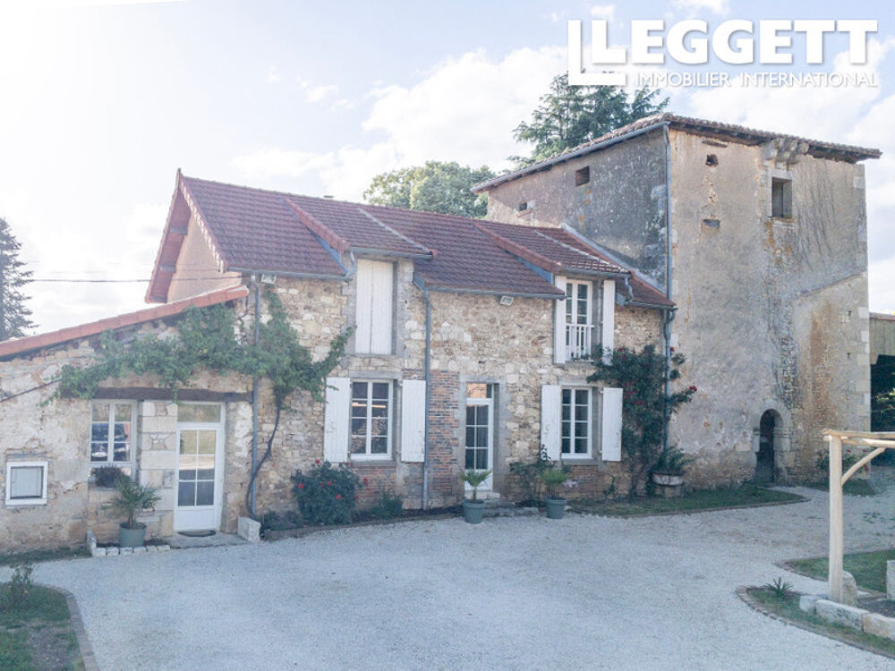 Vente Maison Un corps de ferme magnifiquement rénovée, tour du XIVe siècle, cadre enchanteur, 5 hectares de terrain avec dé Chasseneuil-sur-bonnieure