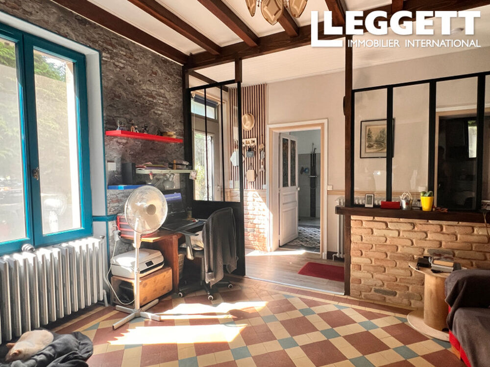 Totalement privé, caché de la vue, grande propriété en pierre, modernisée, ferme, petit bois et grand terrain.