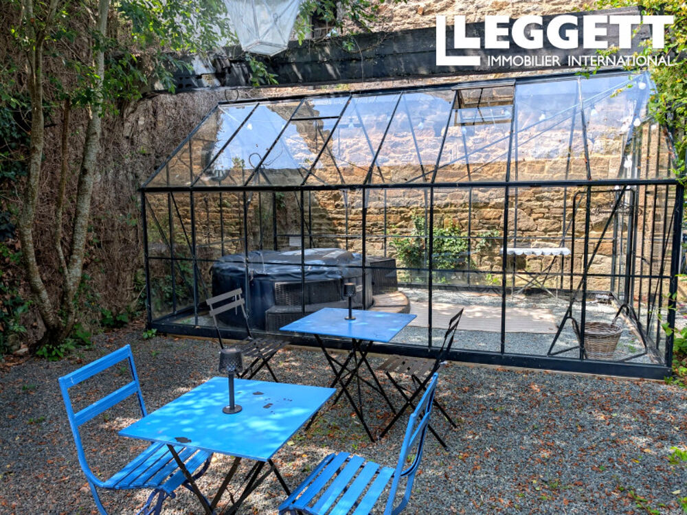 Charmante Demeure du XIXe Siècle avec Maison d?Hôtes & 3 Gîtes et commerce ? Propriété au Bord de la rivière