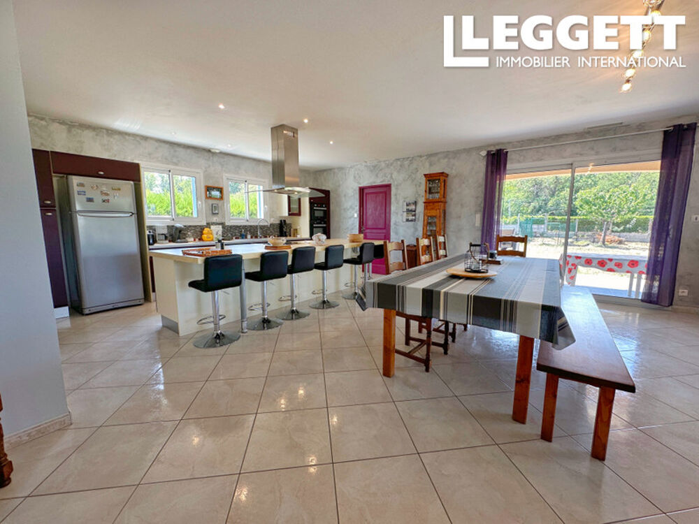 Vente Maison Maison campagne plain pied avec grand jardin sur une vue dégagée et grand sous sol. Saint aulaye-puymangou