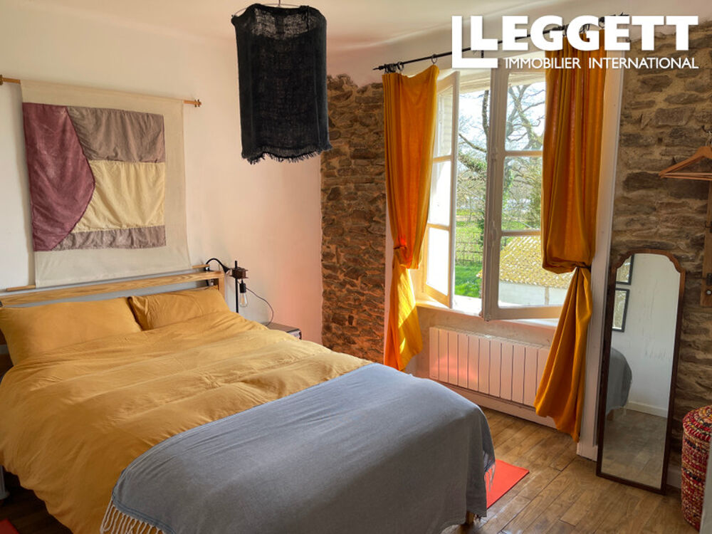 Vente Maison Charmante propriété indépendante de 5 chambres avec dépendances et terrain de 12,000m2 Plouguenast-langast