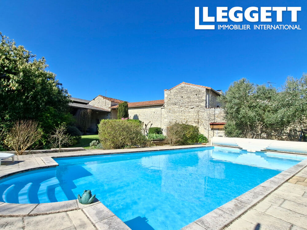 Vente Maison Charmante maison en pierres apparentes avec piscine chauffée, terrain clos, atelier d'art et batiments divers. Aigre