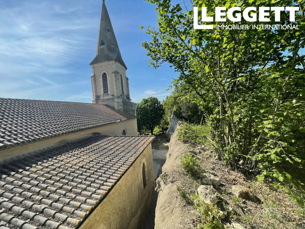 Vente Maison Maison de 1972 au sommet du village avec jardin de 800 m² attenant et garage. Surface hab. 124 m², à rénover. Auch