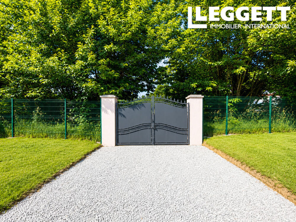Vente Maison Propriété unique de 5 chambres et 3 salles de bains,  piscine chauffée, double garage et 6 400 m² de terrain RÉguiny