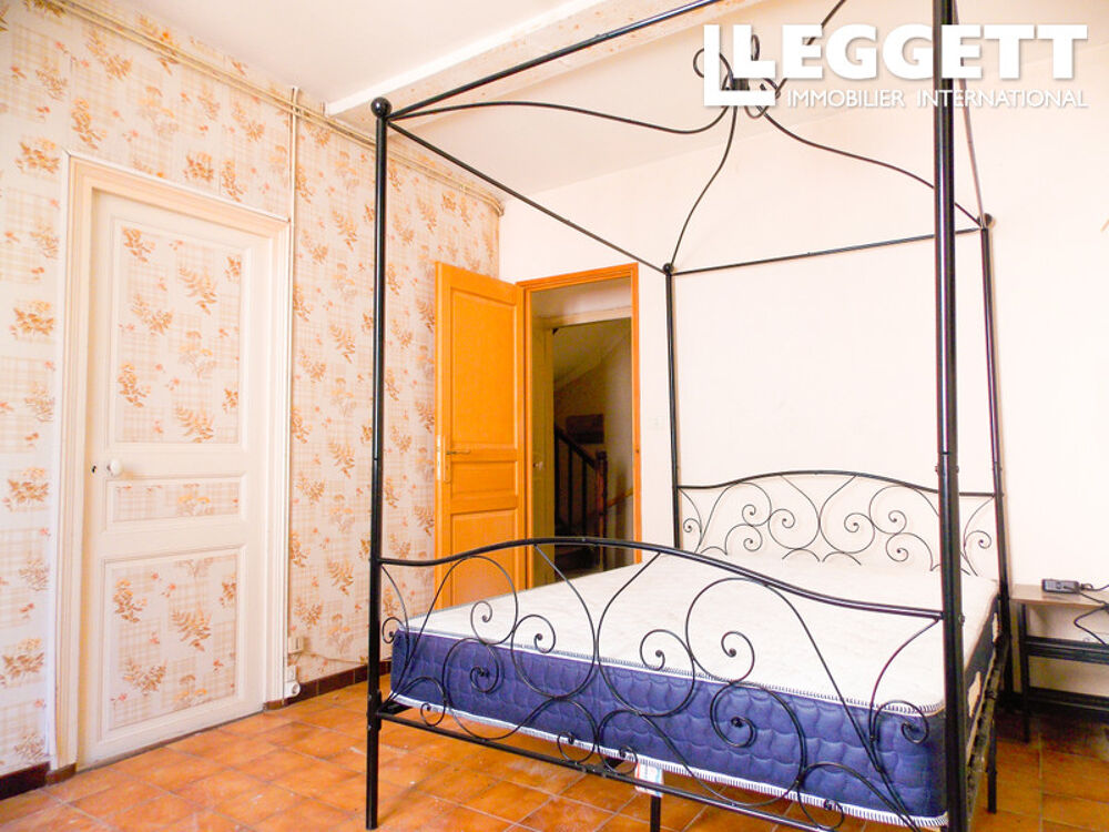 Centrally located townhouse configured as ground floor and first floor apartments in the centre of Quillan.