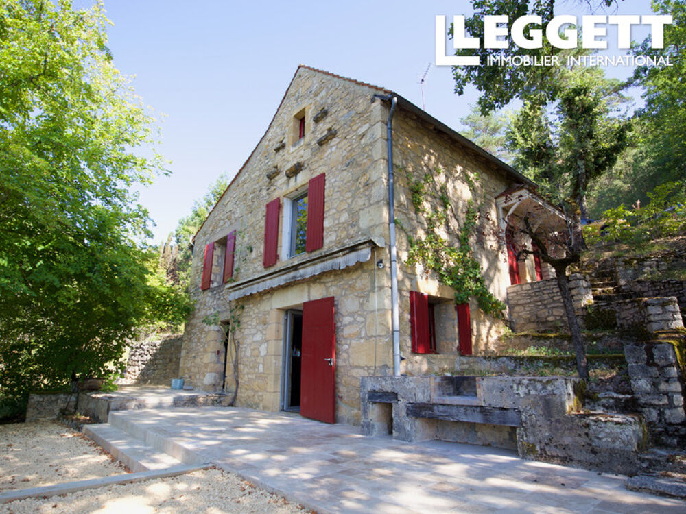 Charmante maison en pierre offrant une belle intimité, avec vue sur la vallée, près de Beynac