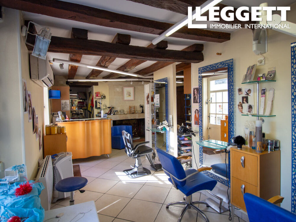 Vente Maison Un bâtiment à usage de commerce mais pouvant être transformé en maison intra-muros de Richelieu Richelieu