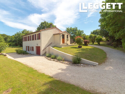   Maison individuelle avec 3 chambres, appartement séparé avec 2 chambres. Garage. Bon état. Proche Cognac Maison - 8 pièce(s) - 153 m²