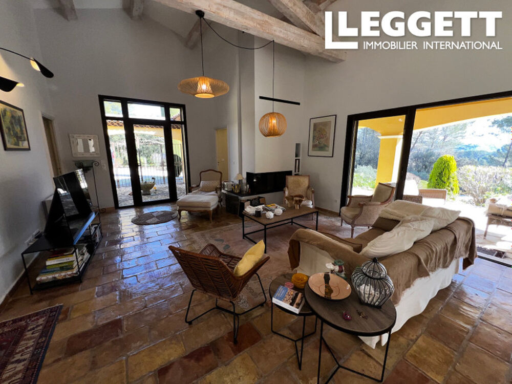 Magnifique propriété à Cotignac, 4 chambres, piscine, calme, sans vis à vis. Belle vue, 4 100 m² du terrain