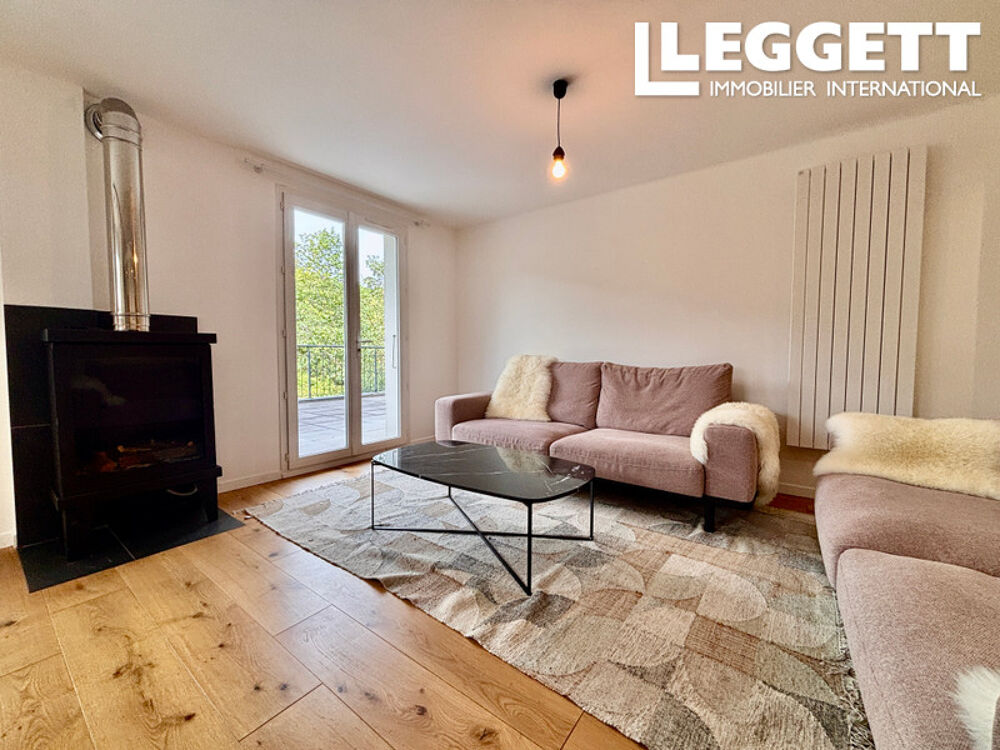 Spacieux et lumineux appartement F4 76m2 A VENDRE dans le centre de St Gervais. Terrasse 35m2