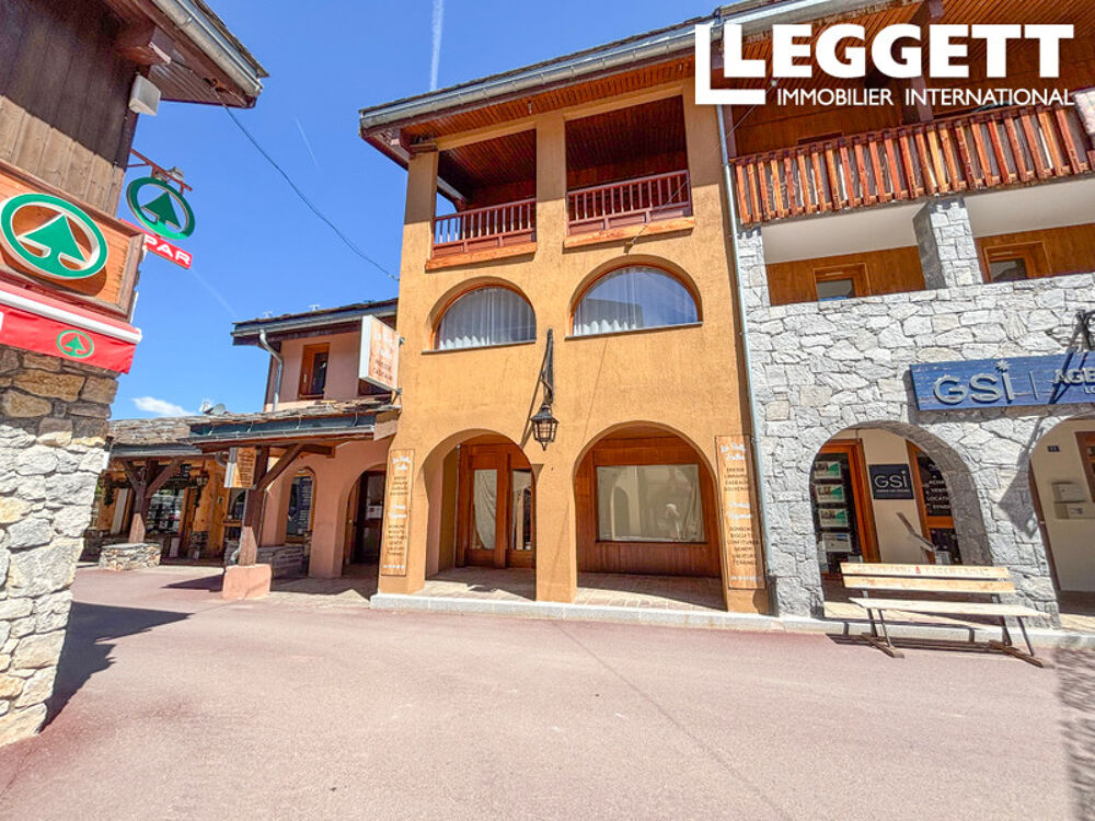 Immeuble commercial à La Plagne comprenant un magasin, DEUX appartements, un garage et ski room