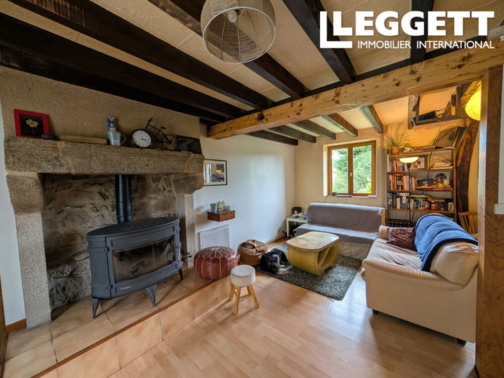 Vente Maison Une propriété en pierre pleine de charme, dotée d'un vaste espace de vie, d'un terrain et de dépendances. Saint-marc-À-loubaud