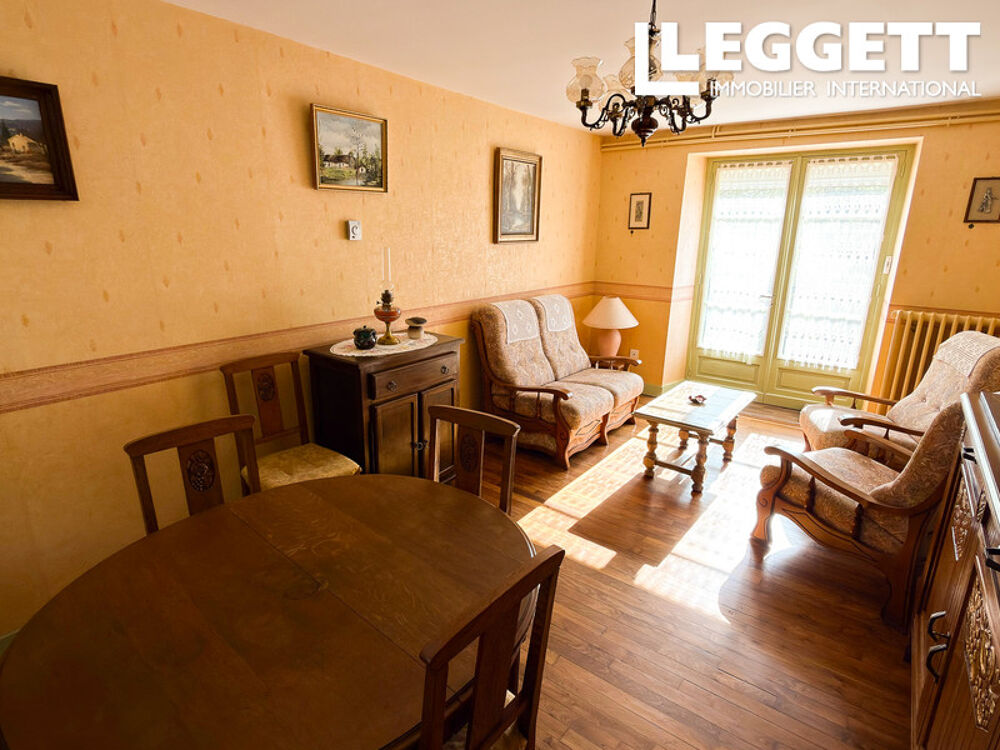 Charmante ferme en pierre de trois chambres avec une grande grange attenante et un joli jardin