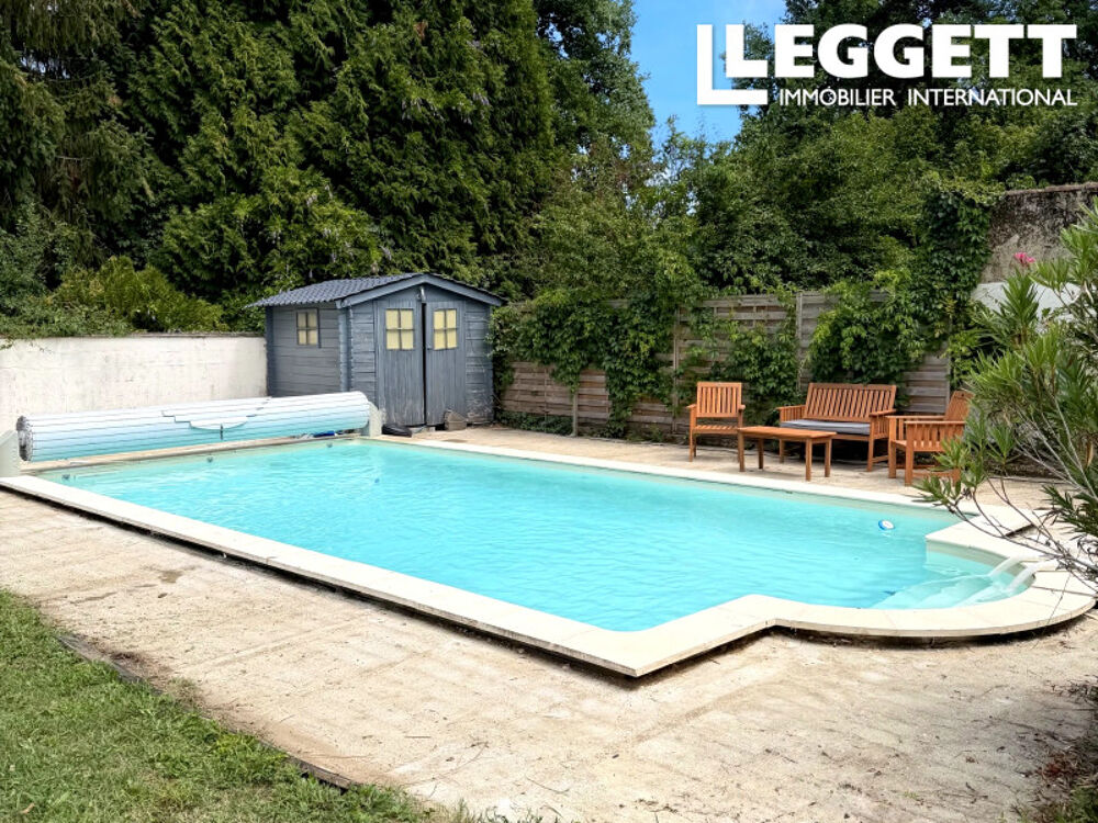 Maison prête à vivre avec piscine, jardin et dépendances au coeur de Trémolat