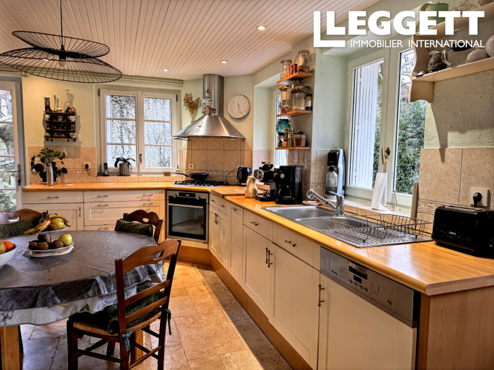 Vente Maison Magnifique maison de village du 19ème siècle avec 6 chambres, dépendances et studio SougÉ-le-ganelon
